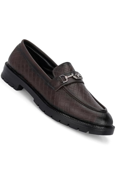 Mens formal footwear delivers elegance, durability, and comfort, making it ideal for professional settings, weddings, business meetings, and stylish daily wear while enhancing confidence and timeless sophistication.