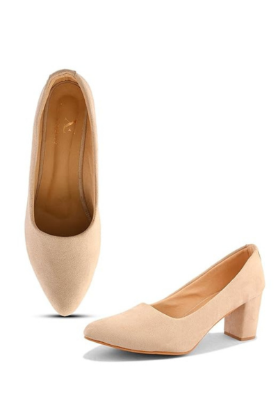 Walk with confidence wearing ladies heeled sandals, designed for modern style, cushioned comfort, durable construction, and versatile appeal that effortlessly transitions from office meetings to evening celebrations and weekend outings.