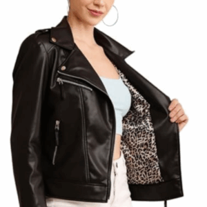 A well-fitted black leather coat adds instant sophistication to any outfit. Whether it’s casual brunch or a late-night event, this timeless piece delivers unmatched confidence and effortless cool.